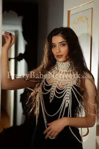 Supriya – Elite-Class International Escort from Lucknow | Luxury Foreign Trips